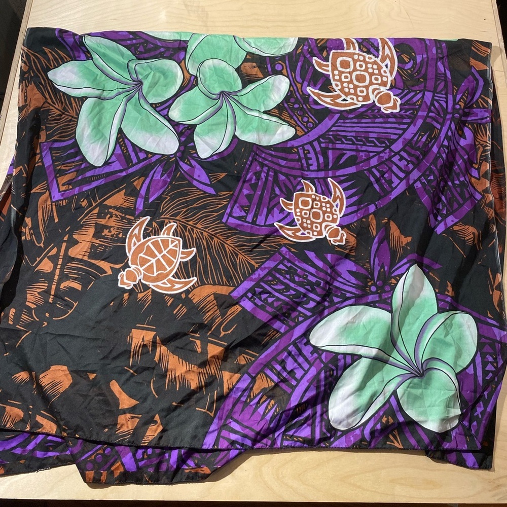 Tropical Print Scarf with Turtles (MO) - Picture 8 of 10